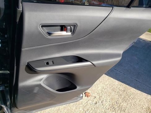 Used 2021 Toyota Venza Limited image 29