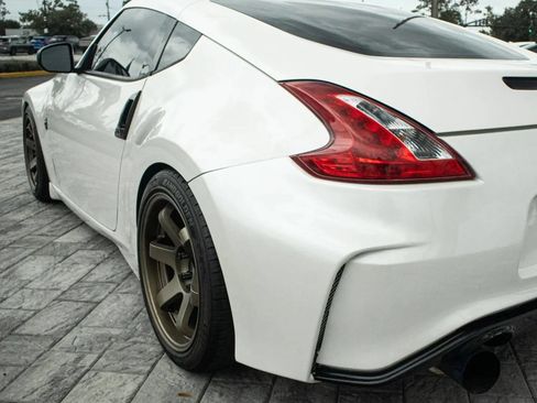 Used 2016 Nissan 370Z Coupe RWD image 12