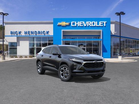 New 2026 Chevrolet Trax LT w/ LPO, Blackout Package image 2