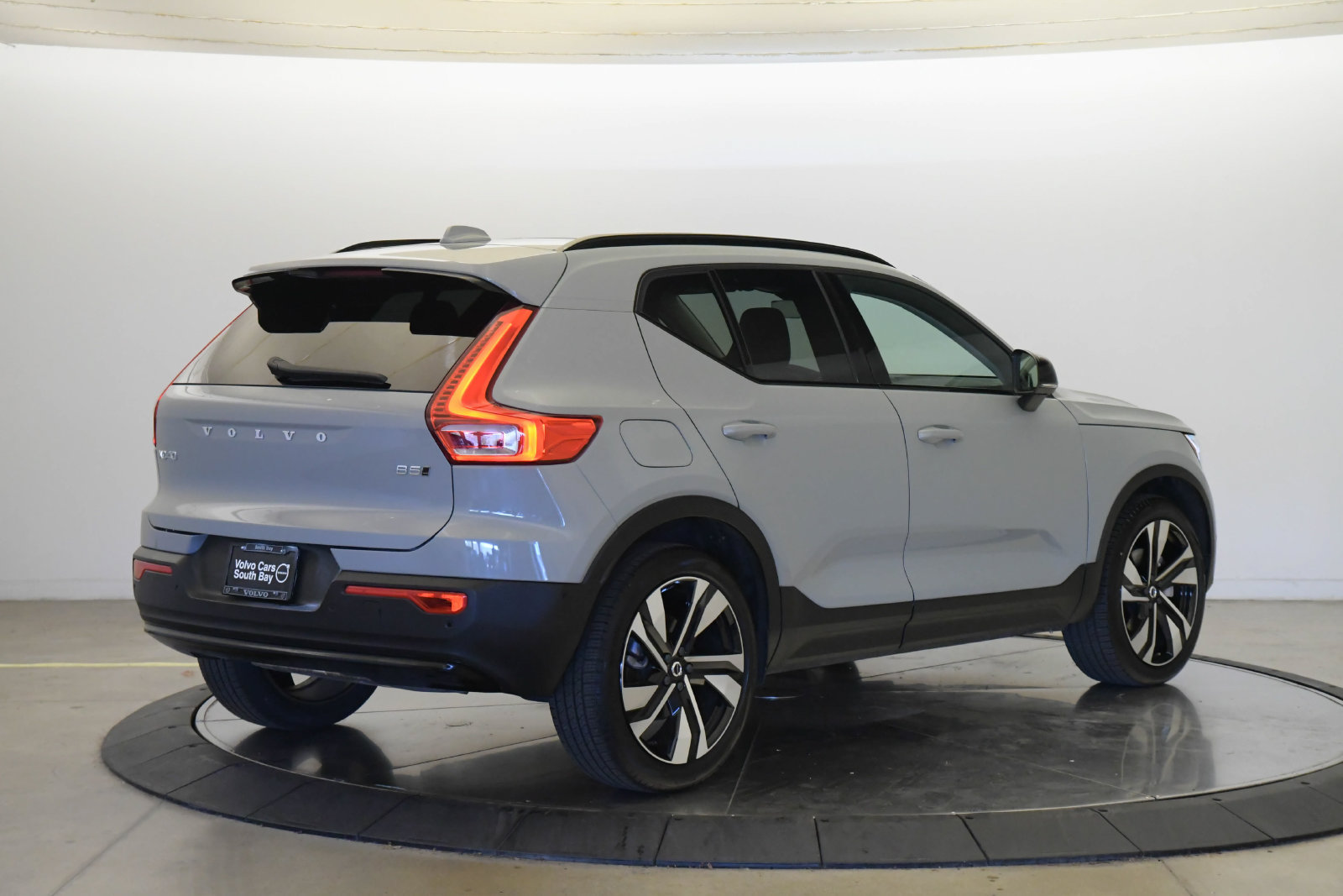 Used 2026 Volvo XC40 B5 Ultra w/ Climate Package AWD/4WD image 4