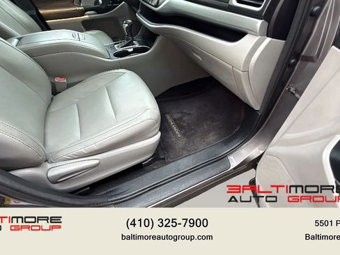Used 2015 Toyota Highlander XLE AWD/4WD image 18