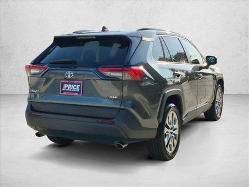 Used 2020 Toyota RAV4 XLE Premium FWD image 5