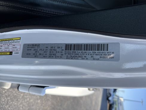 Used 2017 Jeep Wrangler Unlimited Sahara w/ Connectivity Group AWD/4WD image 35