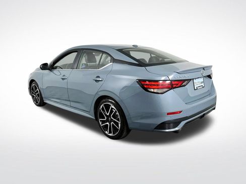 Used 2025 Nissan Sentra SR w/ SR Premium Package FWD image 6