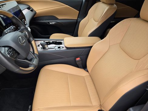Used 2025 Lexus RX 350 Premium w/ Accessory Package (Z1) FWD image 9