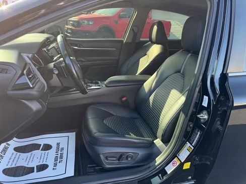 Used 2019 Toyota Camry SE FWD image 9