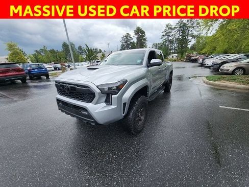 Used 2024 Toyota Tacoma TRD Sport w/ TRD Sport Premium Package AWD/4WD image 5