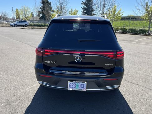 Used 2024 Mercedes-Benz EQB 300 4MATIC image 4