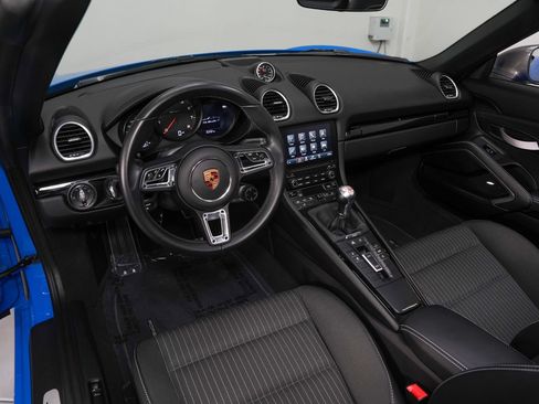 Used 2022 Porsche 718 Boxster RWD image 12