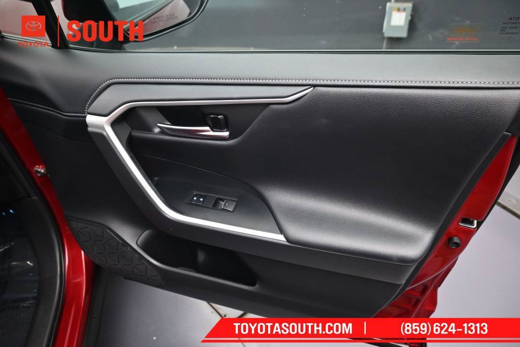 Used 2022 Toyota RAV4 Limited AWD/4WD image 32