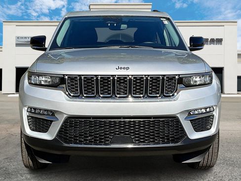 Certified 2023 Jeep Grand Cherokee Limited image 3