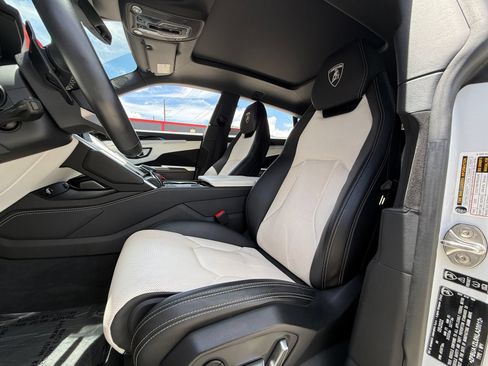 Used 2022 Lamborghini Urus AWD/4WD image 24