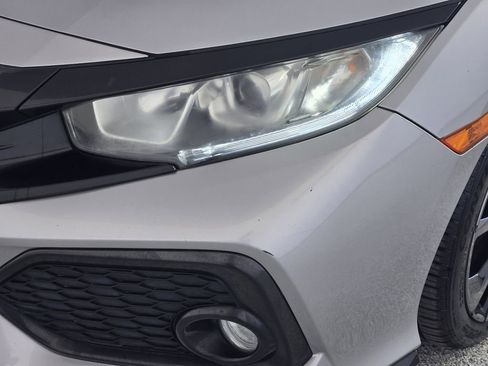 Used 2018 Honda Civic Sport image 11