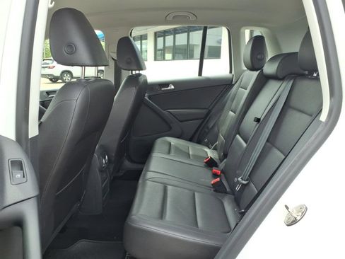 Used 2017 Volkswagen Tiguan S FWD image 5