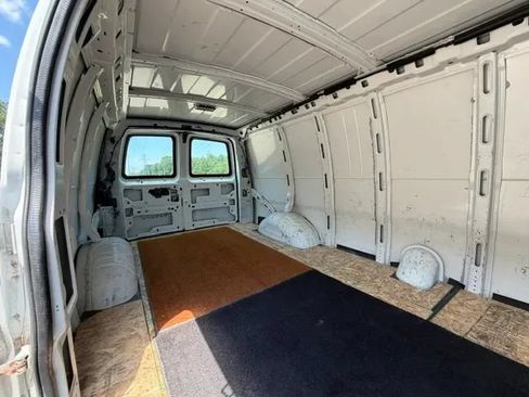 Used 2012 Chevrolet Express 2500 Extended RWD image 24