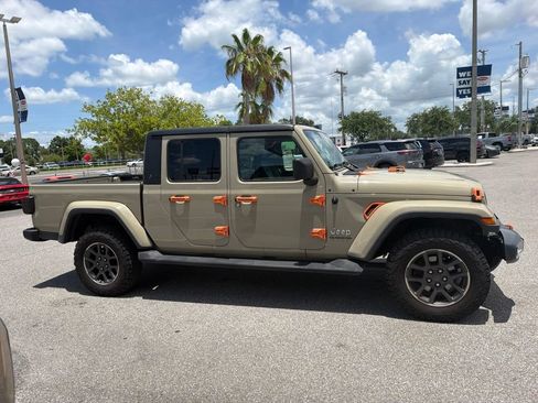 Used 2020 Jeep Gladiator Overland AWD/4WD image 4