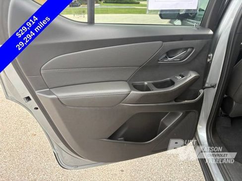 Used 2023 Chevrolet Traverse LT FWD image 27