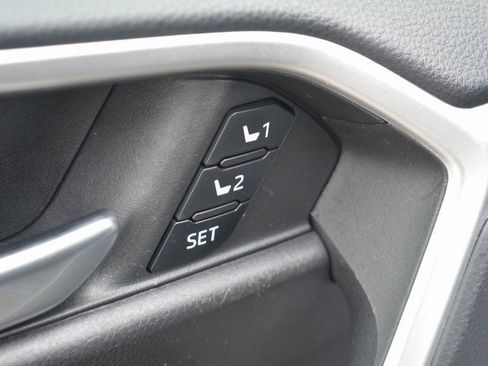 Used 2023 Toyota RAV4 XLE Premium image 8