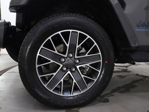 Used 2023 Jeep Wrangler Unlimited Sahara image 29