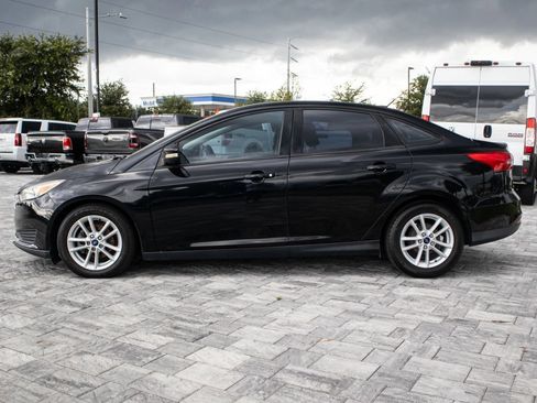 Used 2017 Ford Focus SE FWD image 4