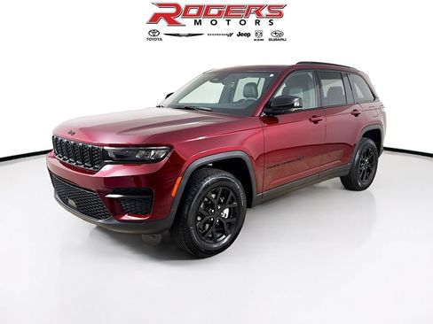 Certified 2025 Jeep Grand Cherokee Altitude AWD/4WD image 3