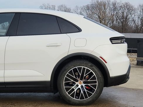New 2026 Porsche Macan 4S Electric image 7