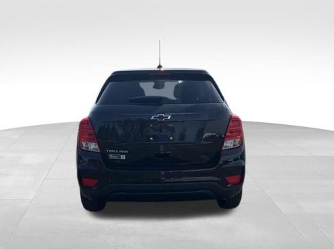 Used 2021 Chevrolet Trax LS w/ Tint and Cruise Package AWD/4WD image 4