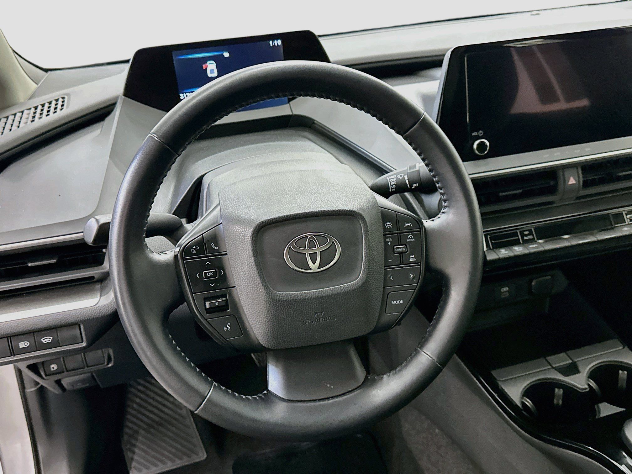 Used 2025 Toyota Prius LE FWD image 18