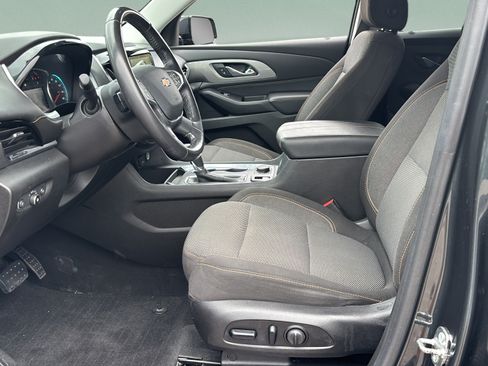 Used 2018 Chevrolet Traverse LT FWD image 9