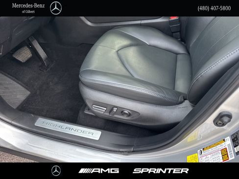 Used 2024 Toyota Highlander Limited image 13