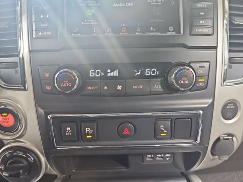 Used 2019 Nissan Titan SV w/ SV Convenience Package AWD/4WD image 28