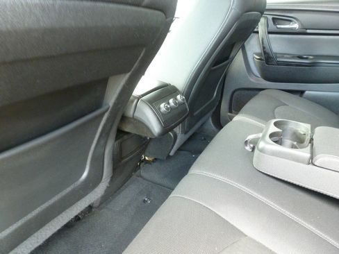 Used 2013 GMC Acadia SLE FWD image 27