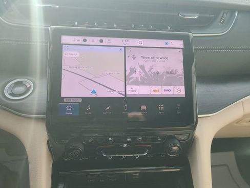 New 2025 Jeep Grand Cherokee Limited w/ Luxury Tech Group II image 13