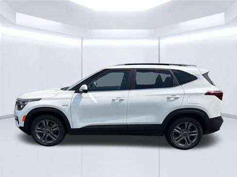 Used 2023 Kia Seltos S w/ Navigation Package AWD/4WD image 2