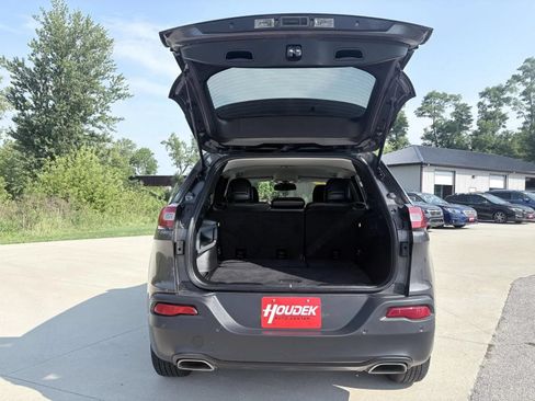 Used 2017 Jeep Cherokee Latitude w/ True North Edition AWD/4WD image 8