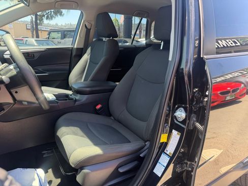 Used 2020 Toyota RAV4 LE AWD/4WD image 13