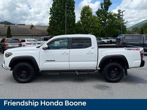 Used 2022 Toyota Tacoma TRD Off-Road AWD/4WD image 8
