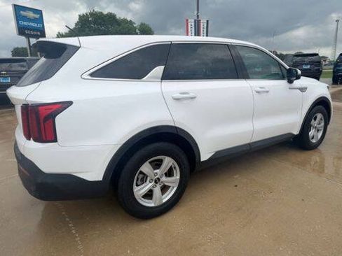 Used 2023 Kia Sorento LX FWD image 8