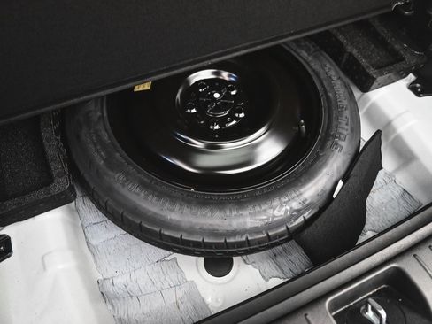 Used 2025 Kia Sportage SX image 40