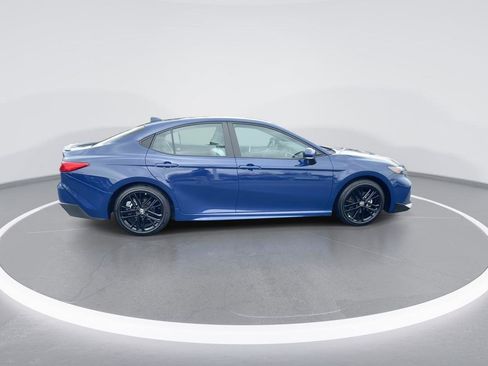 Used 2025 Toyota Camry SE image 9