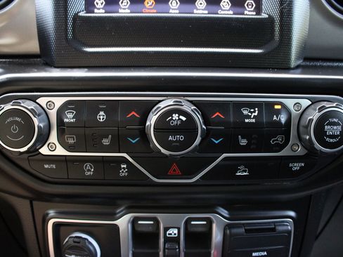 Used 2021 Jeep Gladiator Sport AWD/4WD image 43