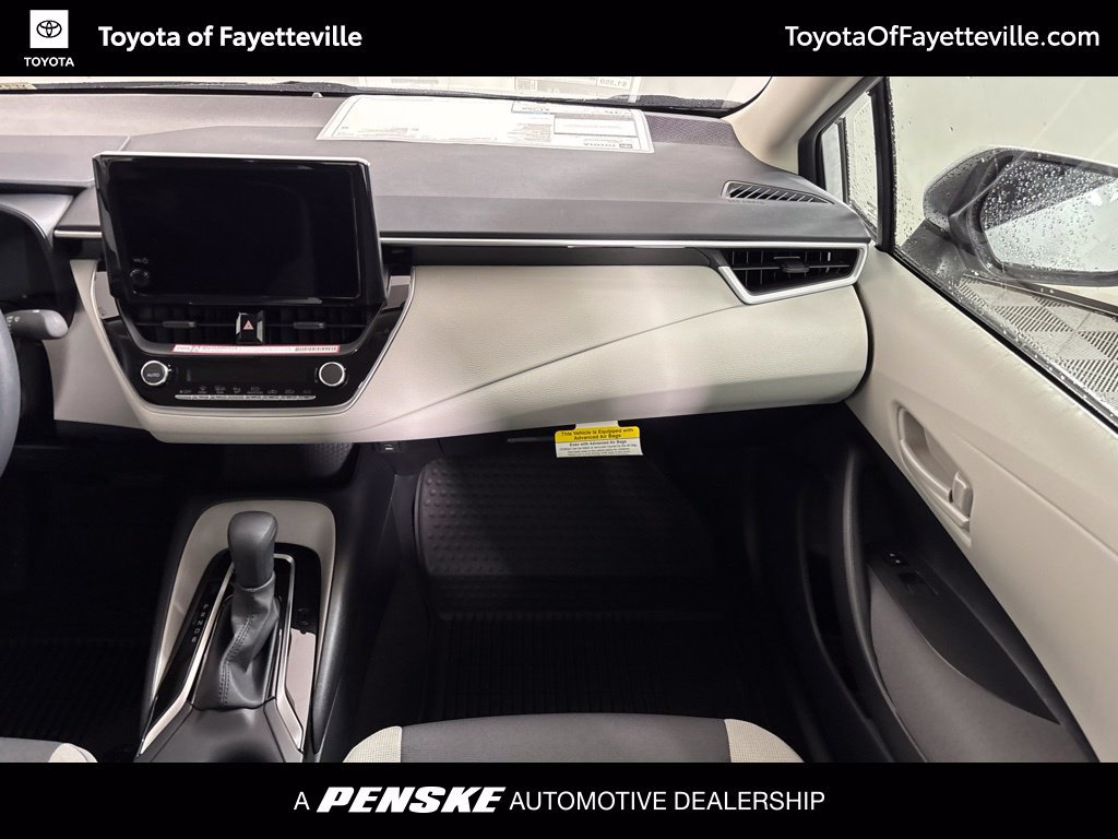 Used 2027 Toyota Corolla LE FWD image 19