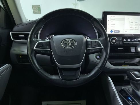 Used 2023 Toyota Highlander XLE image 20