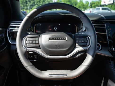 Used 2022 Jeep Wagoneer Series II RWD image 30