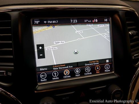 Used 2018 Jeep Grand Cherokee Limited image 19