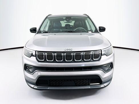 Used 2022 Jeep Compass Latitude image 2