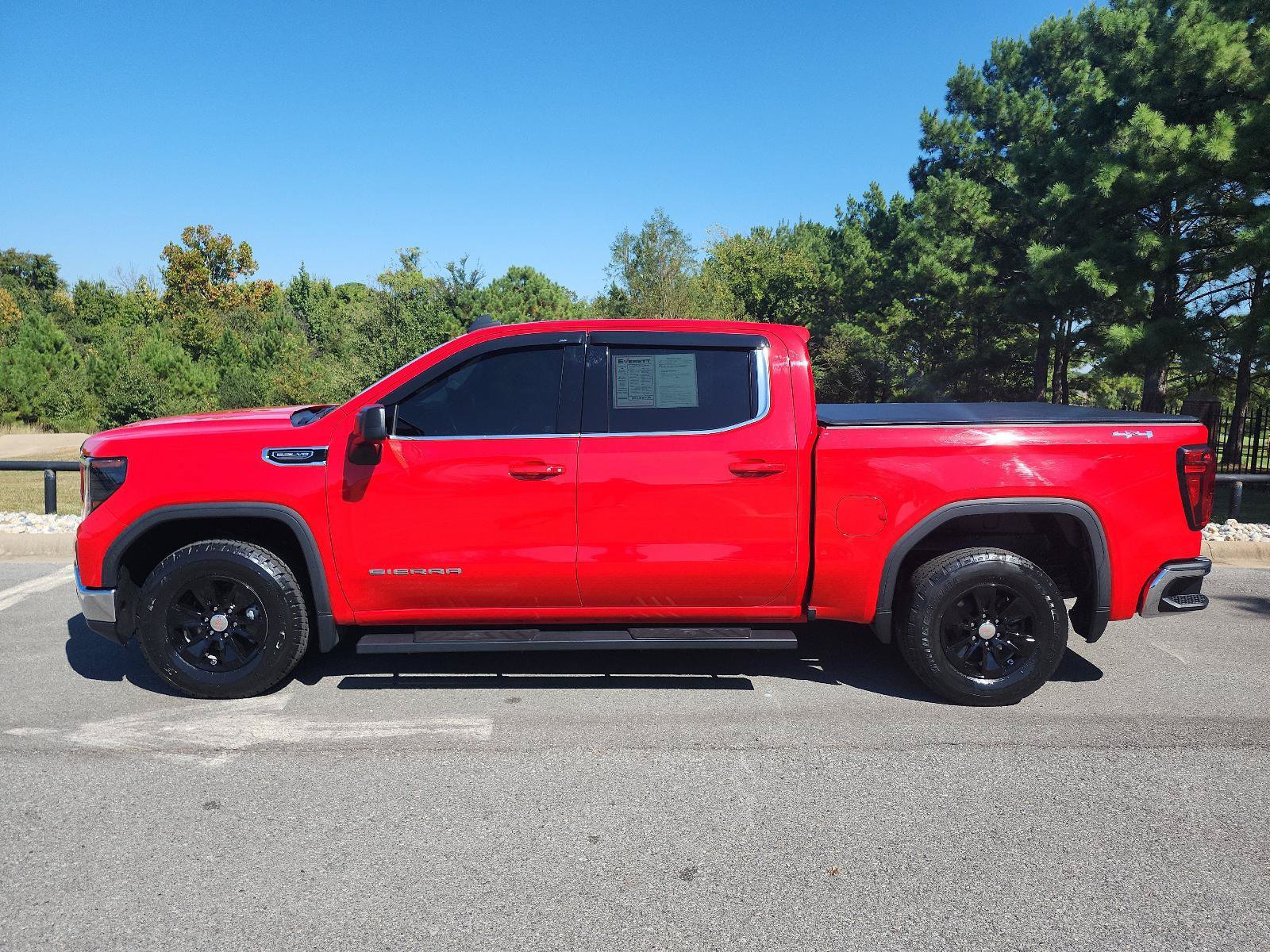 Used 2023 GMC Sierra 1500 SLE AWD/4WD image 2