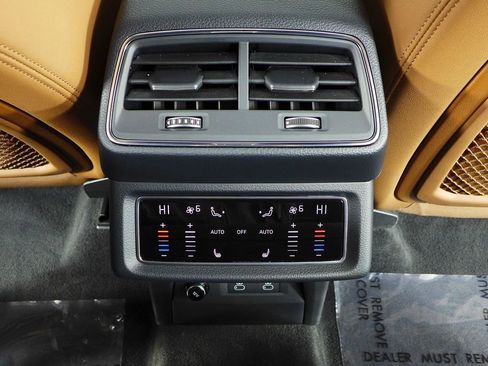 Used 2024 Audi Q8 e-tron Premium Plus w/ Premium Plus Package image 24