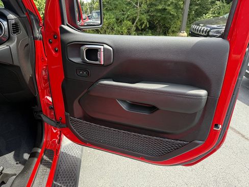 Used 2022 Jeep Wrangler Unlimited Sahara AWD/4WD image 12