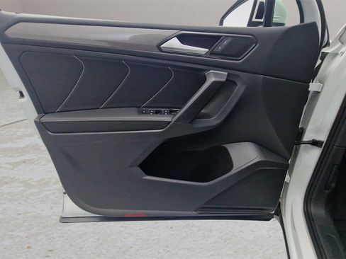 Used 2023 Volkswagen Tiguan SE image 12